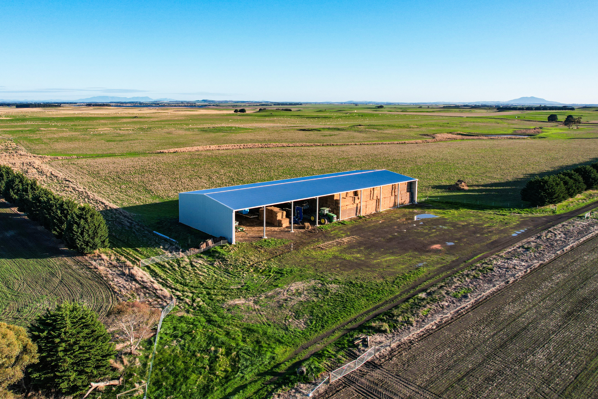 You are currently viewing 68m x 24m x 7.5m hay shed