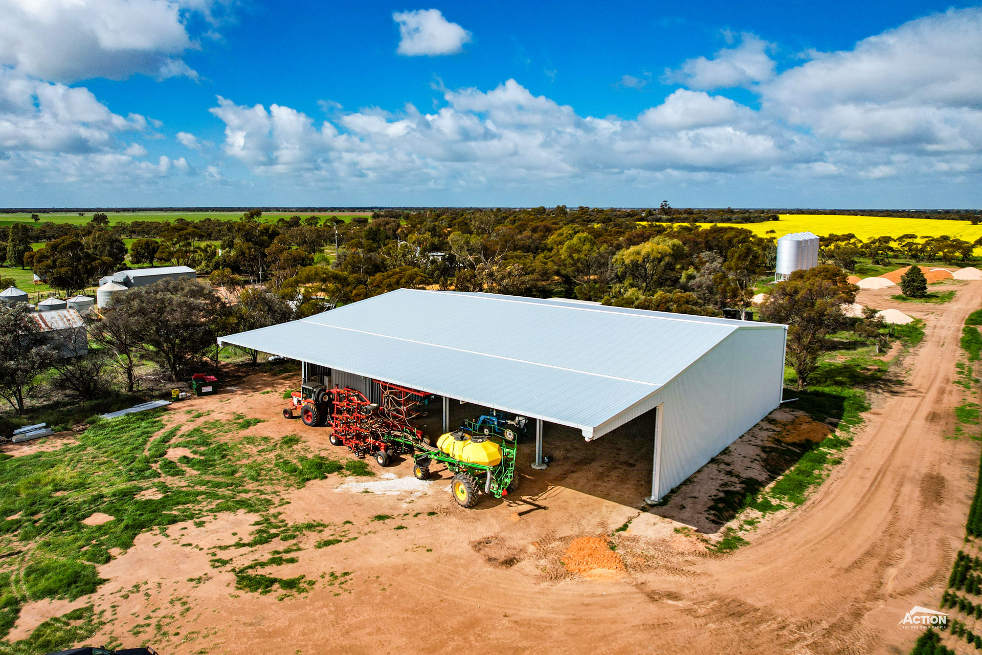 You are currently viewing 32m x 24m x 6.75m machinery shed with 8 metre canopy