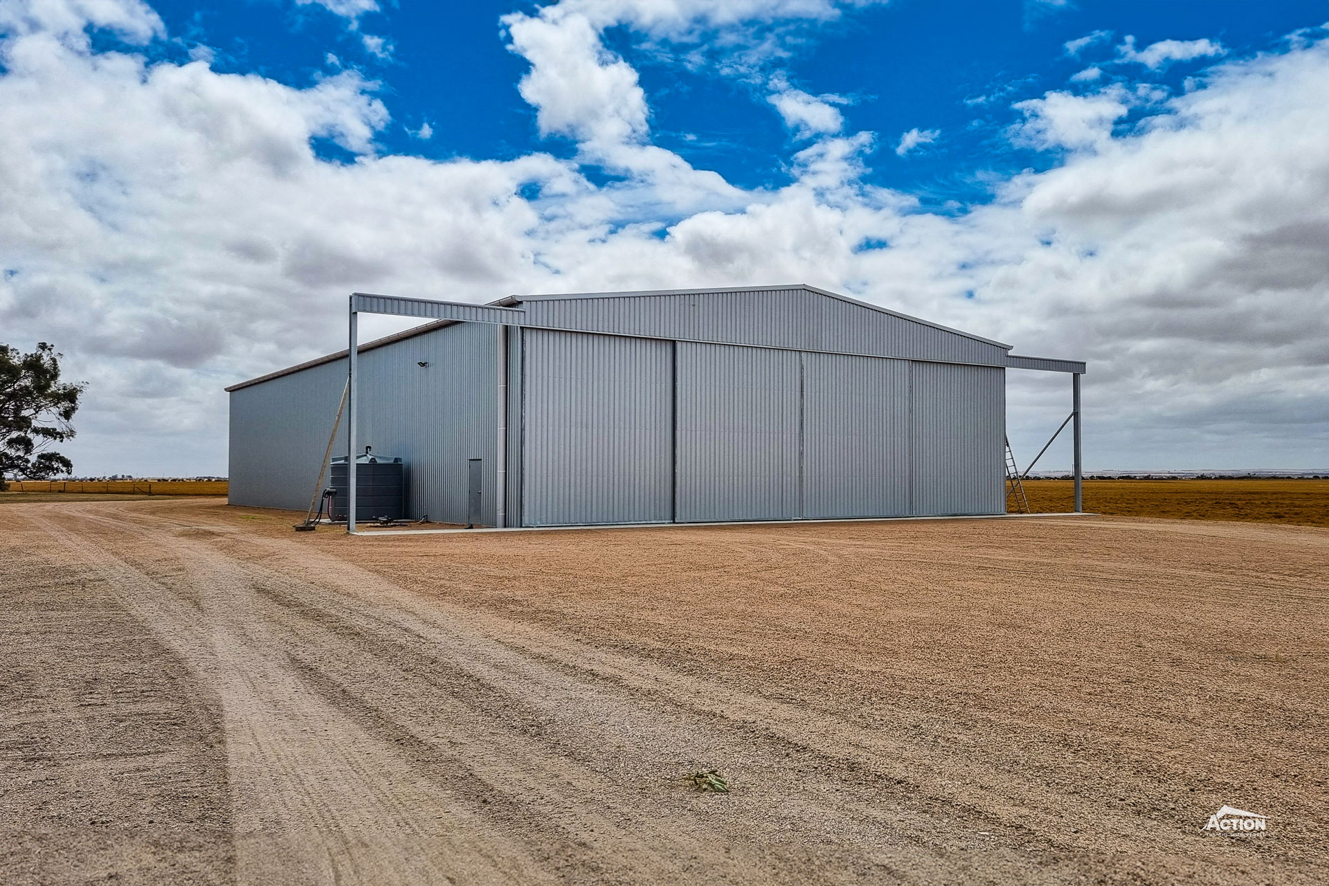 You are currently viewing 40m x 21m x 6.75m machinery shed