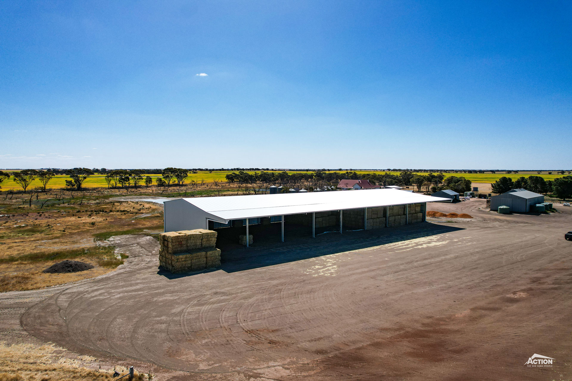 You are currently viewing 68m x 24m x 7.5m hay shed with 8m canopy