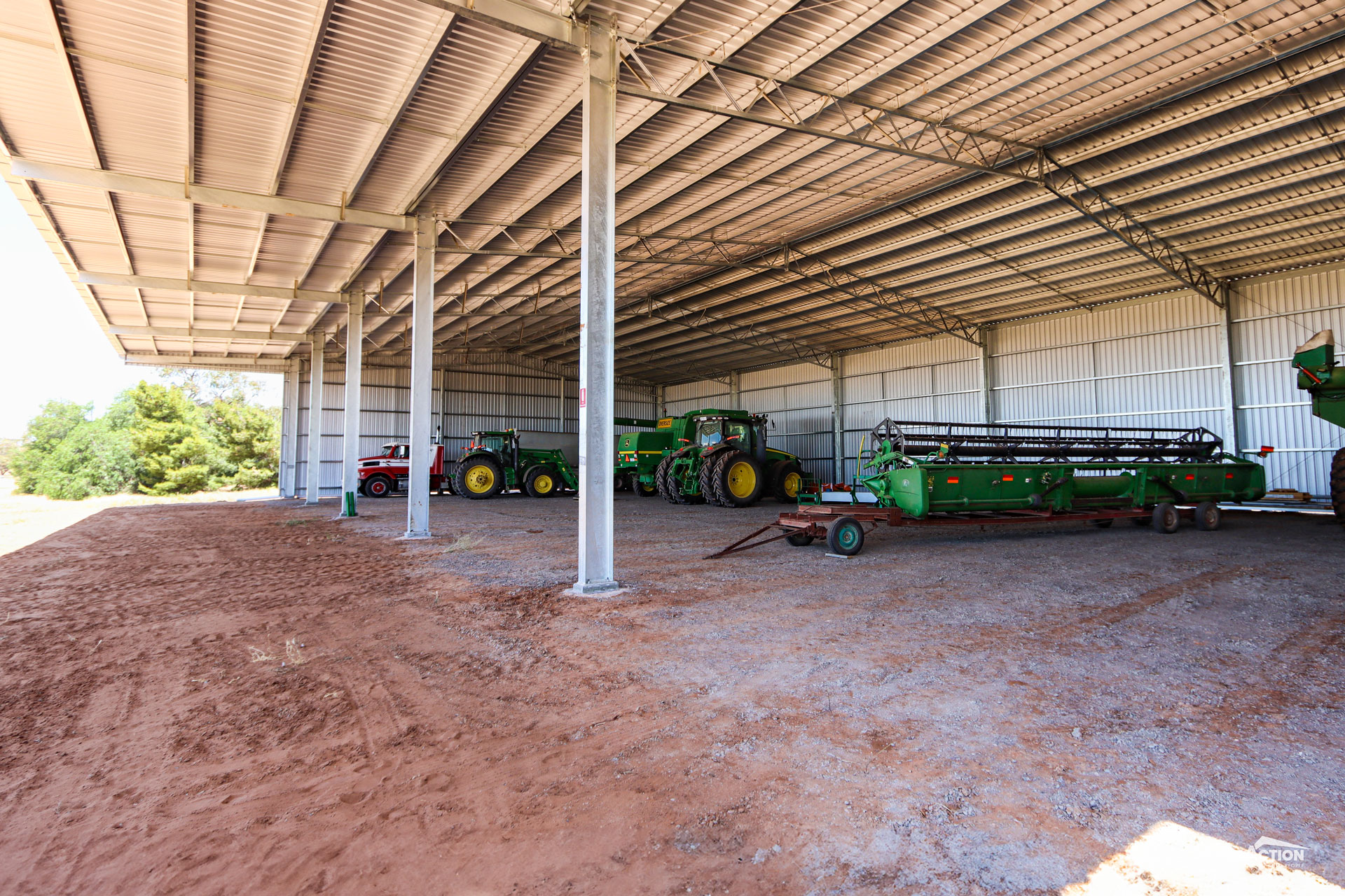 Read more about the article 40m x 21m x 6.75m machinery shed with 6m canopy