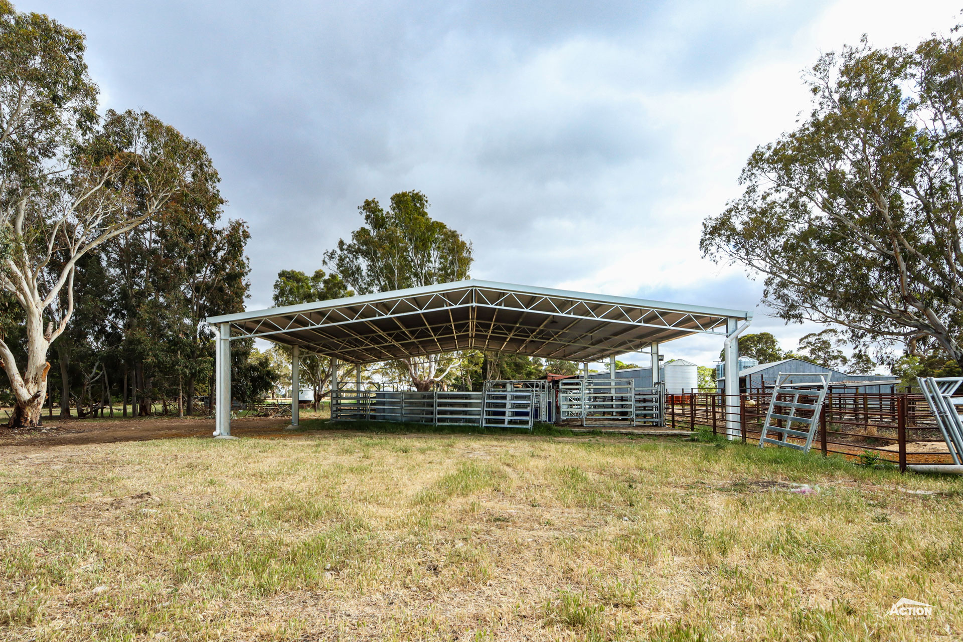 You are currently viewing 24m x 18m x 4m cattle yard cover