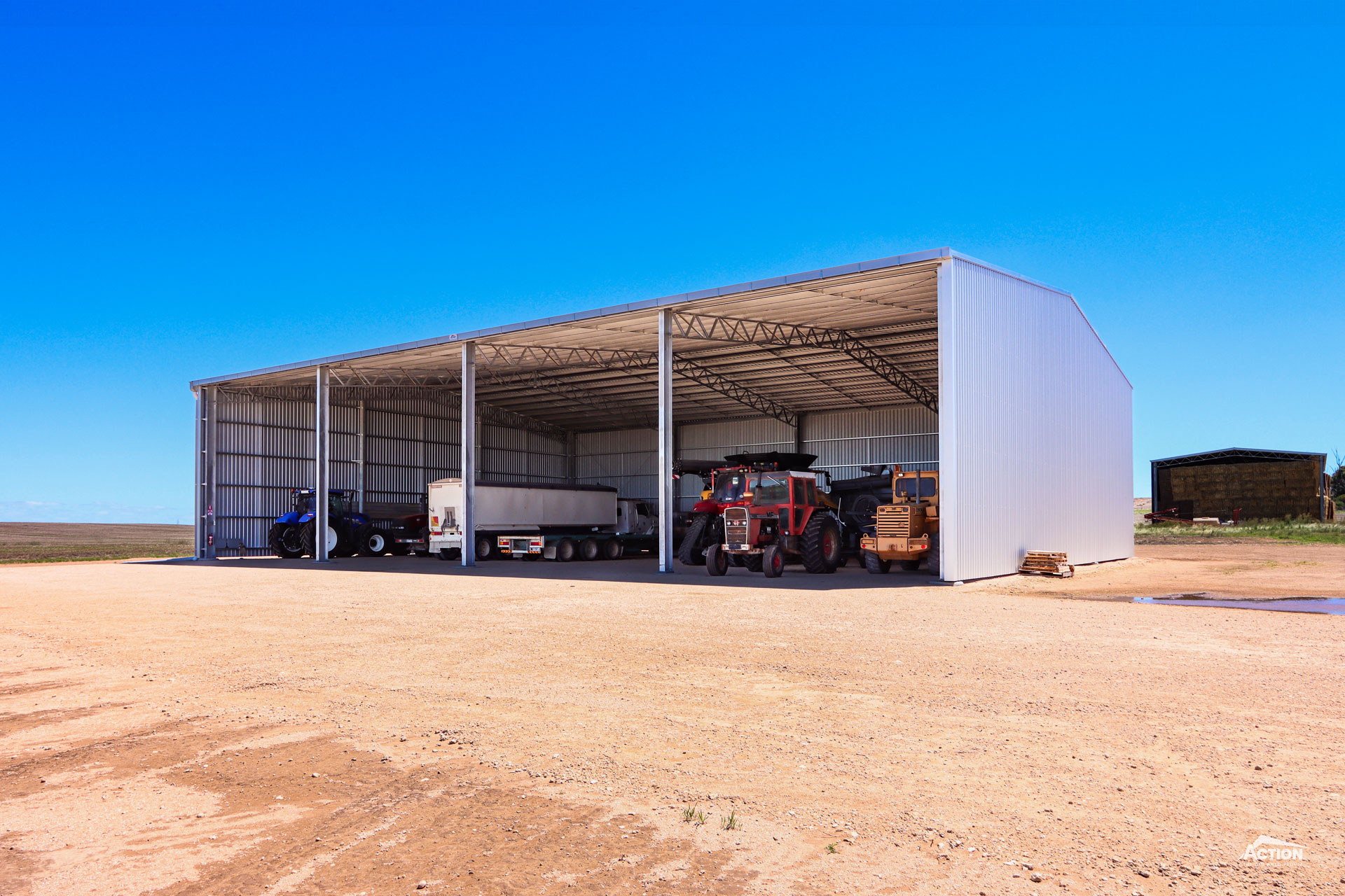 Read more about the article 32m x 24m x 7.5m machinery shed