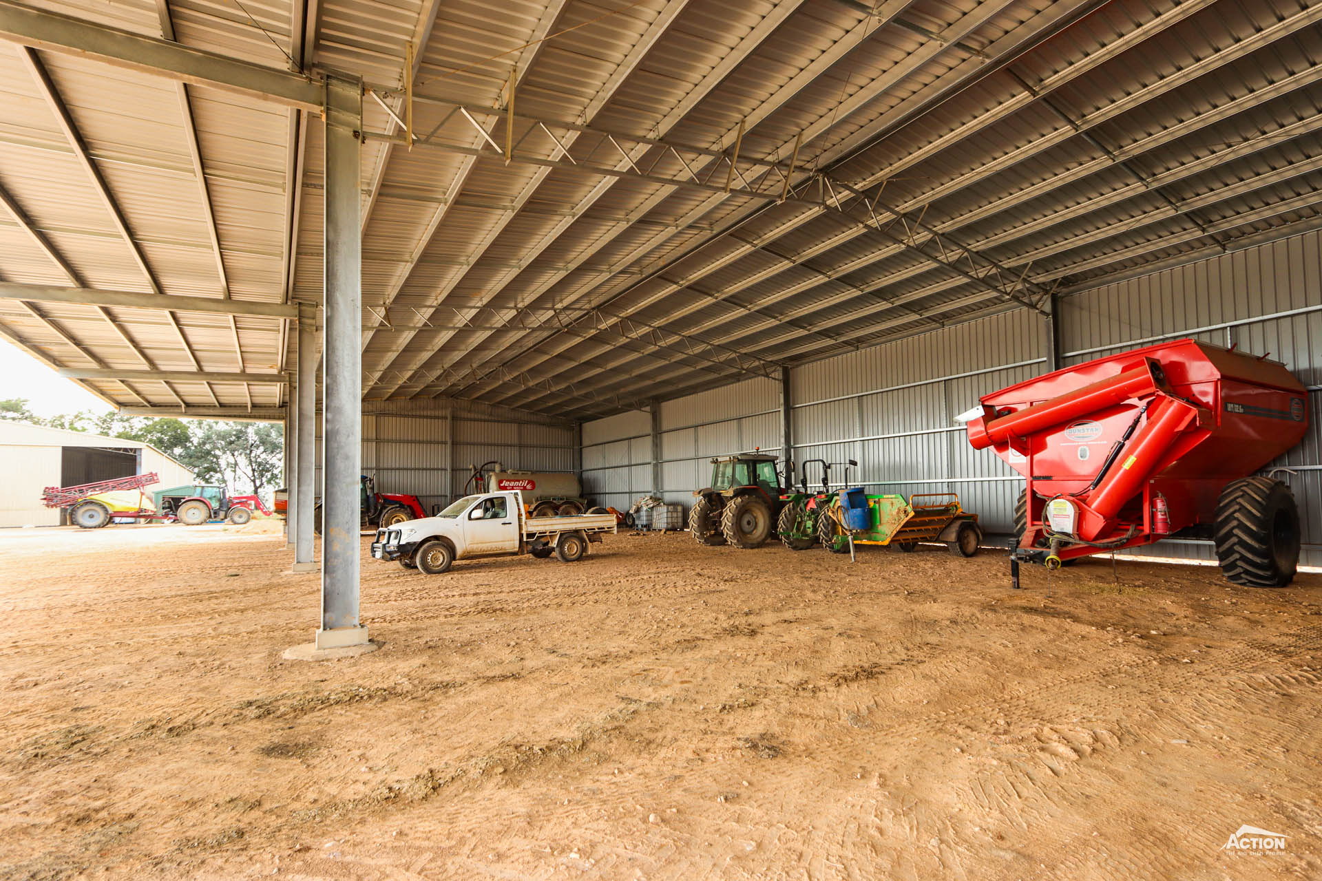 Read more about the article 36m x 15m x 6m machinery shed with 6m canopy