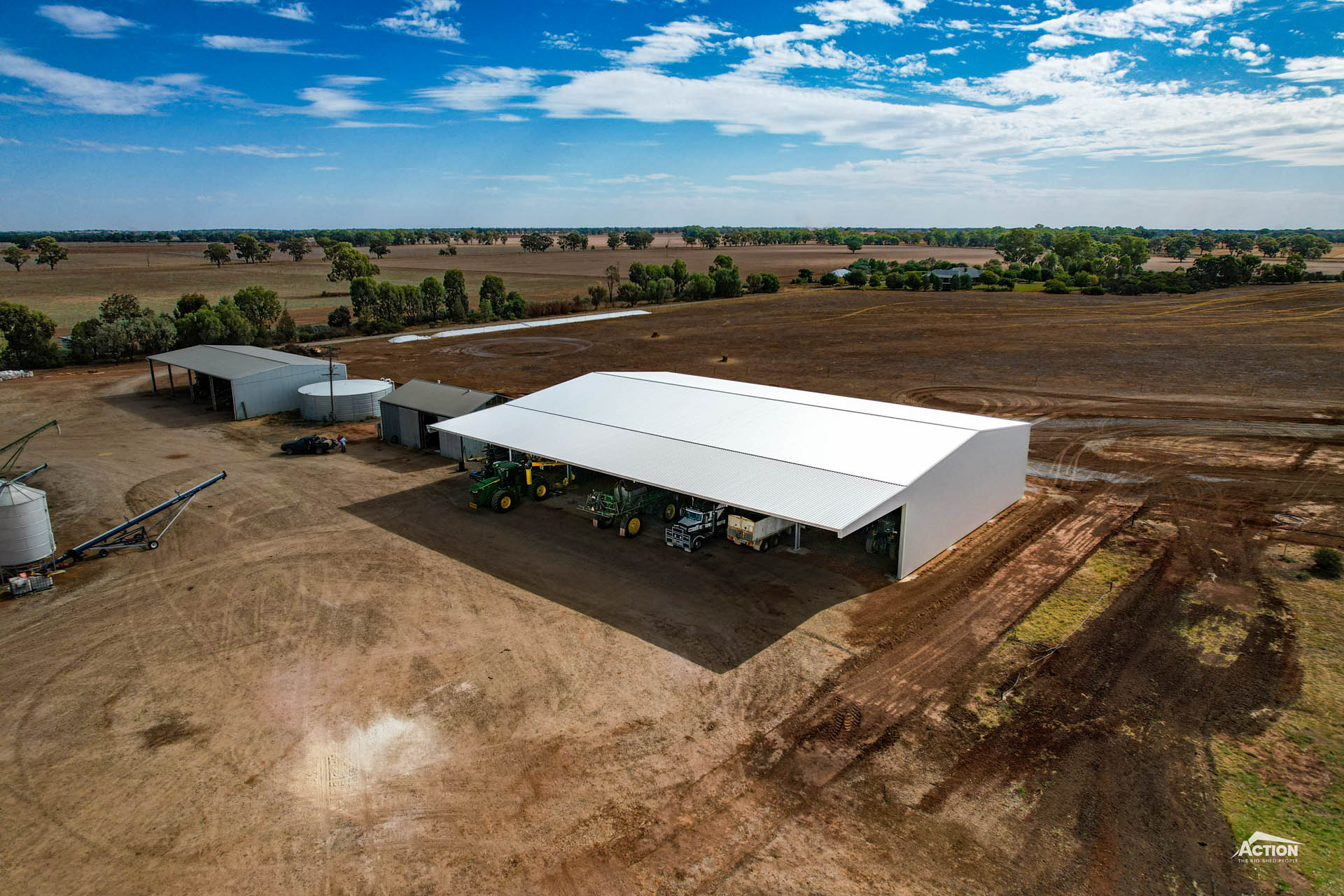 Read more about the article 42.5m x 24m x 6.75m machinery shed with 9m canopy