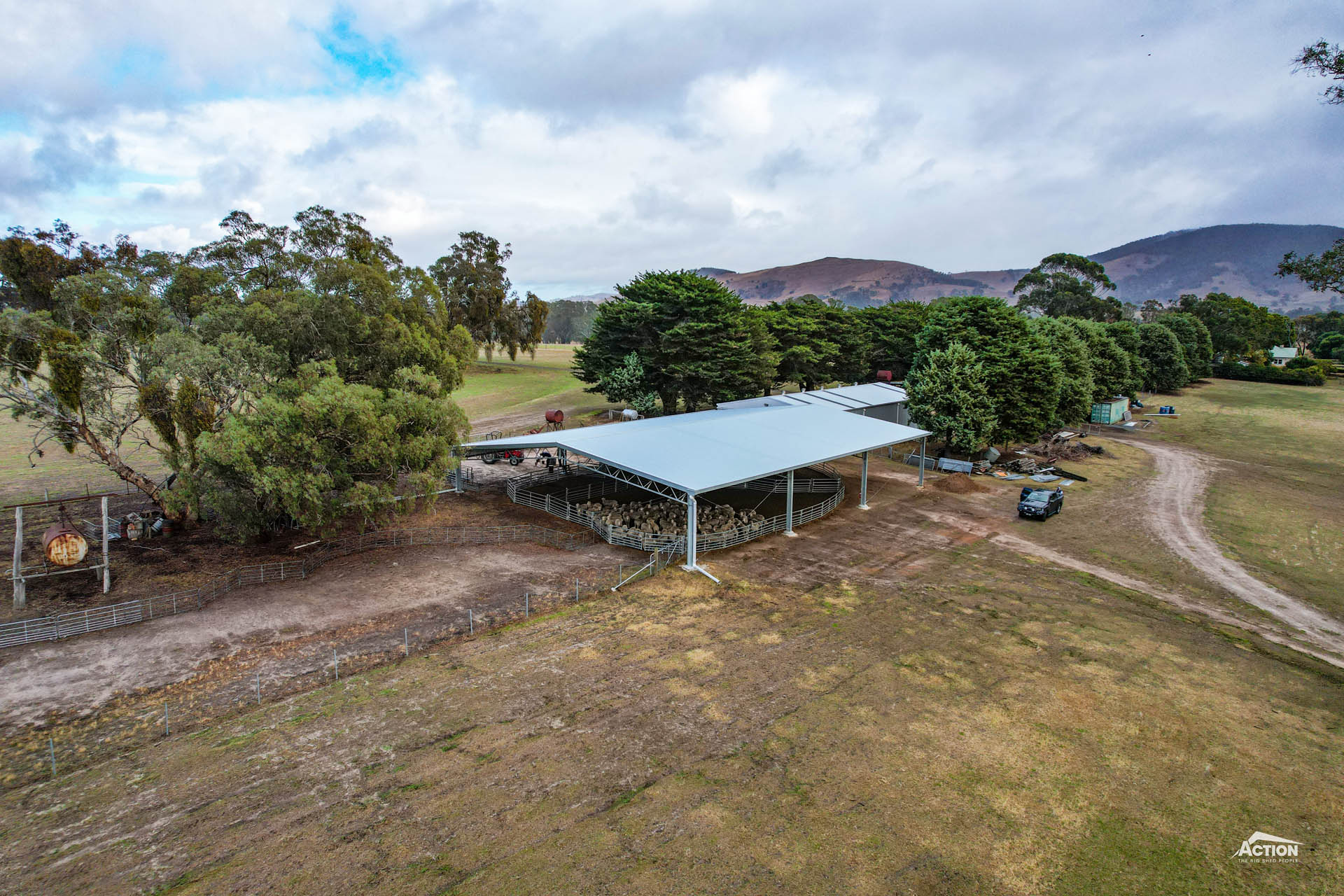 Read more about the article 30m x 21m x 3m sheep yard cover