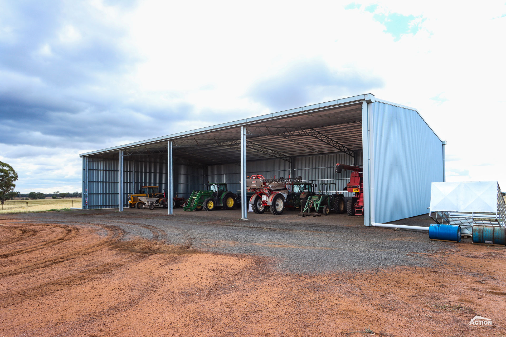 Read more about the article 32m 18m x 6m machinery shed