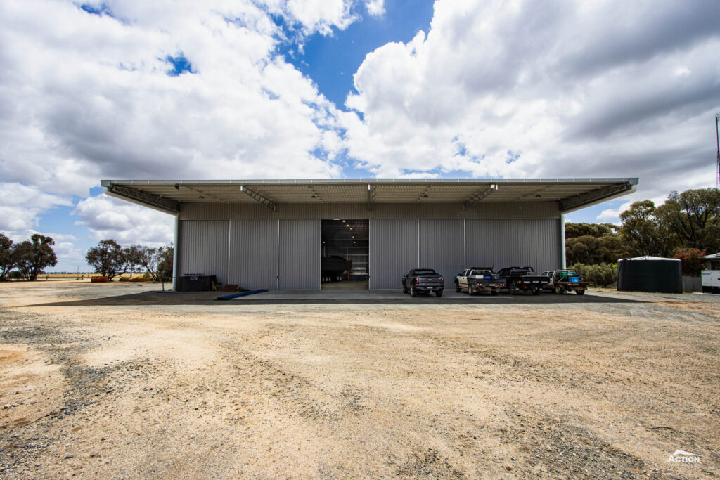 32m span workshop shed with canopy
