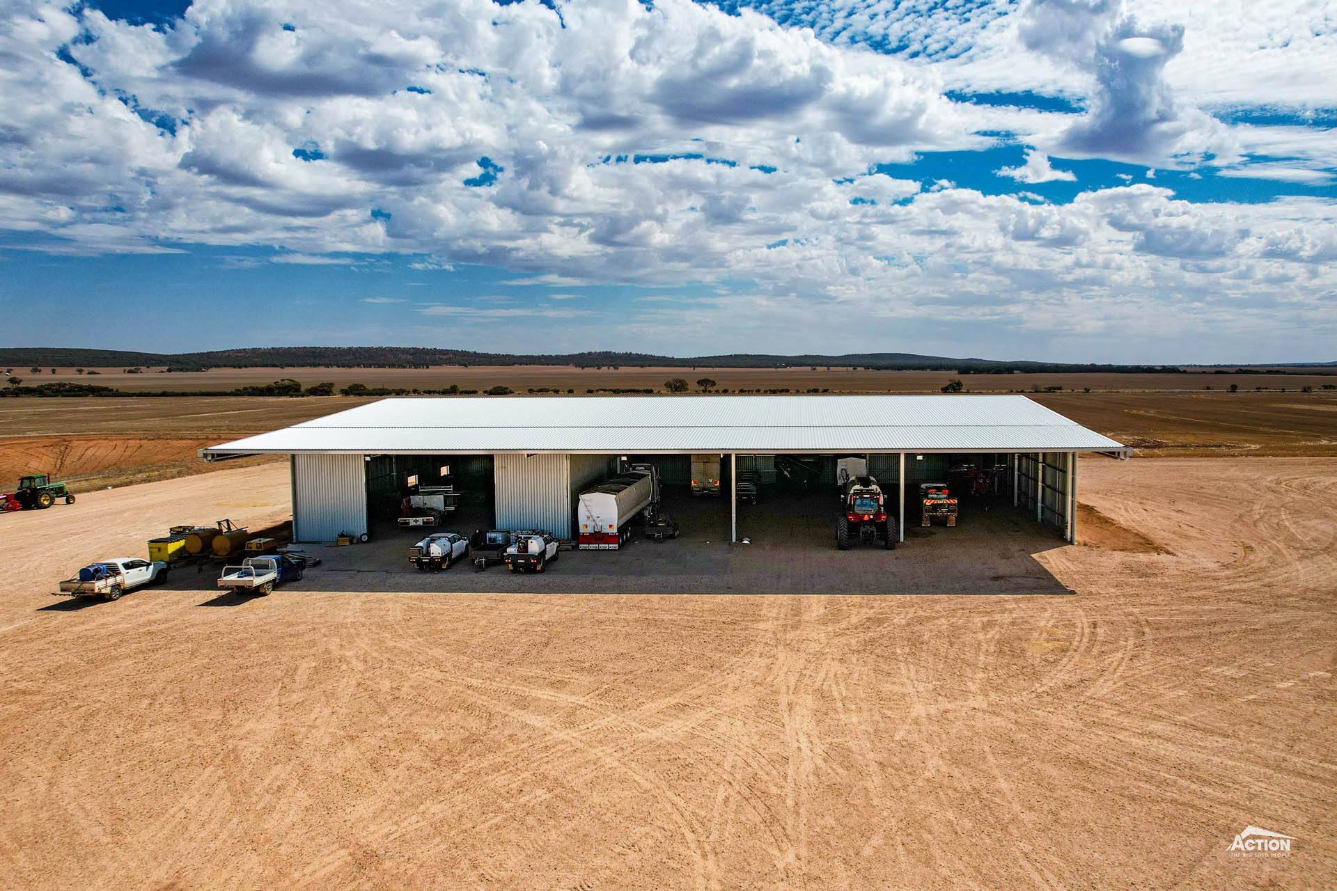 You are currently viewing 51m x 30m x 7.5m machinery shed with 9m canopy and workshop