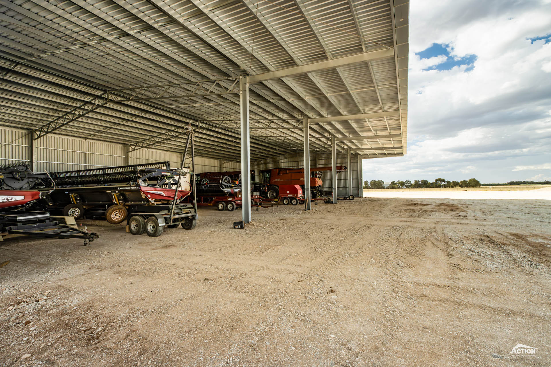You are currently viewing 40m x 21m x 6.75m machinery shed with 6m canopy