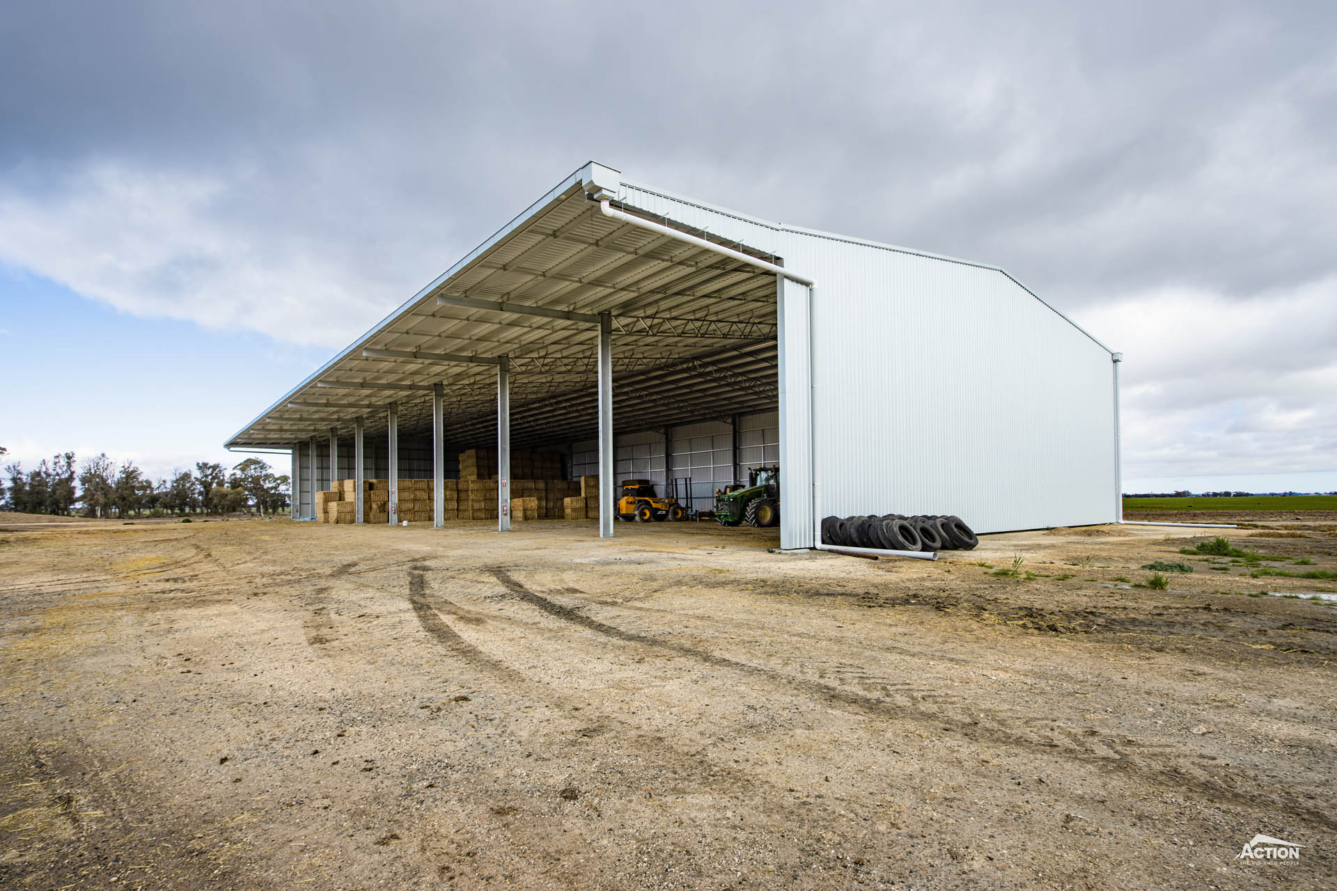 You are currently viewing 68m x 24m x 8.25m hay shed with 6m canopy