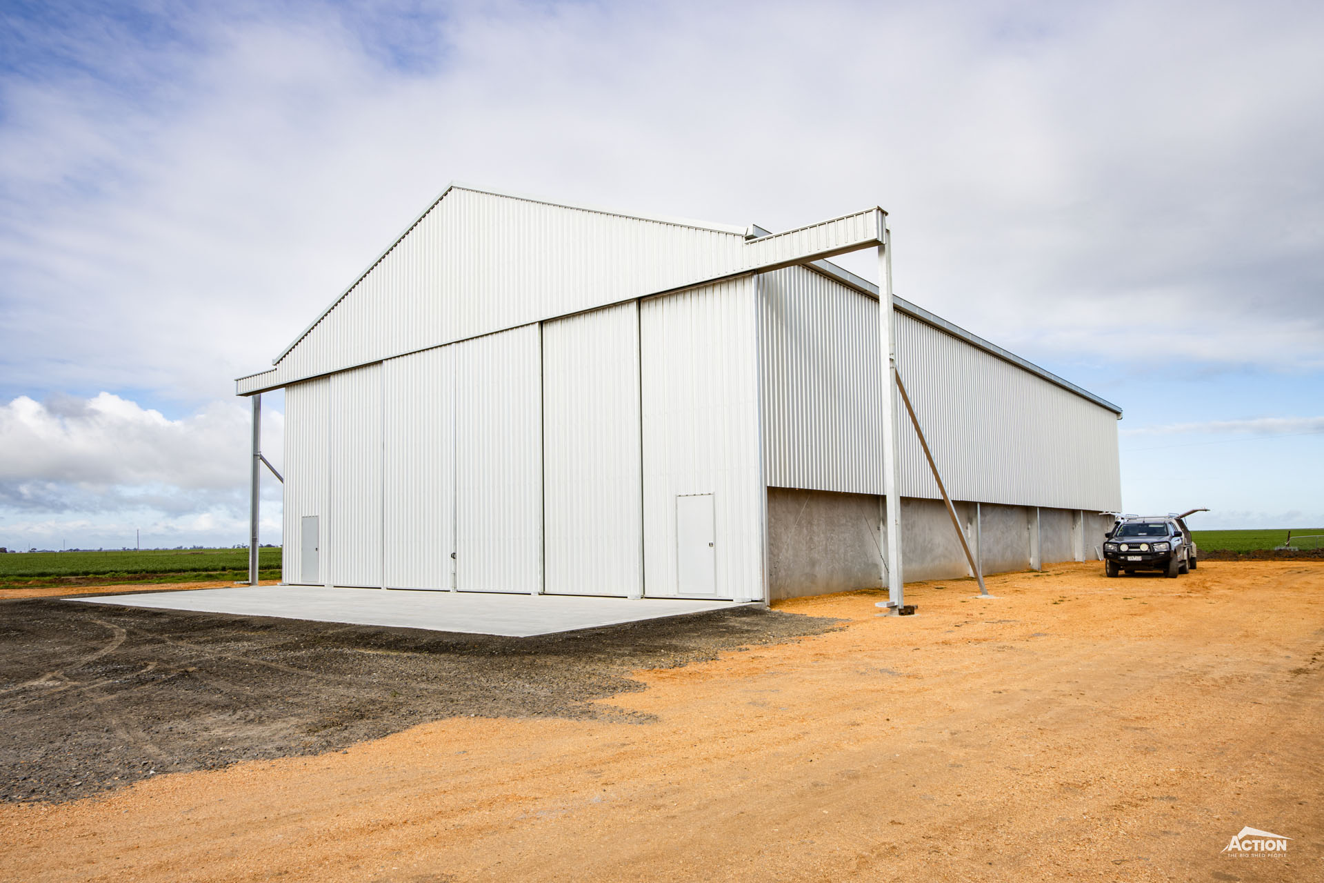 Sliding door outriggers on 1500 tonne fertiliser shed and grain shed with PA doors